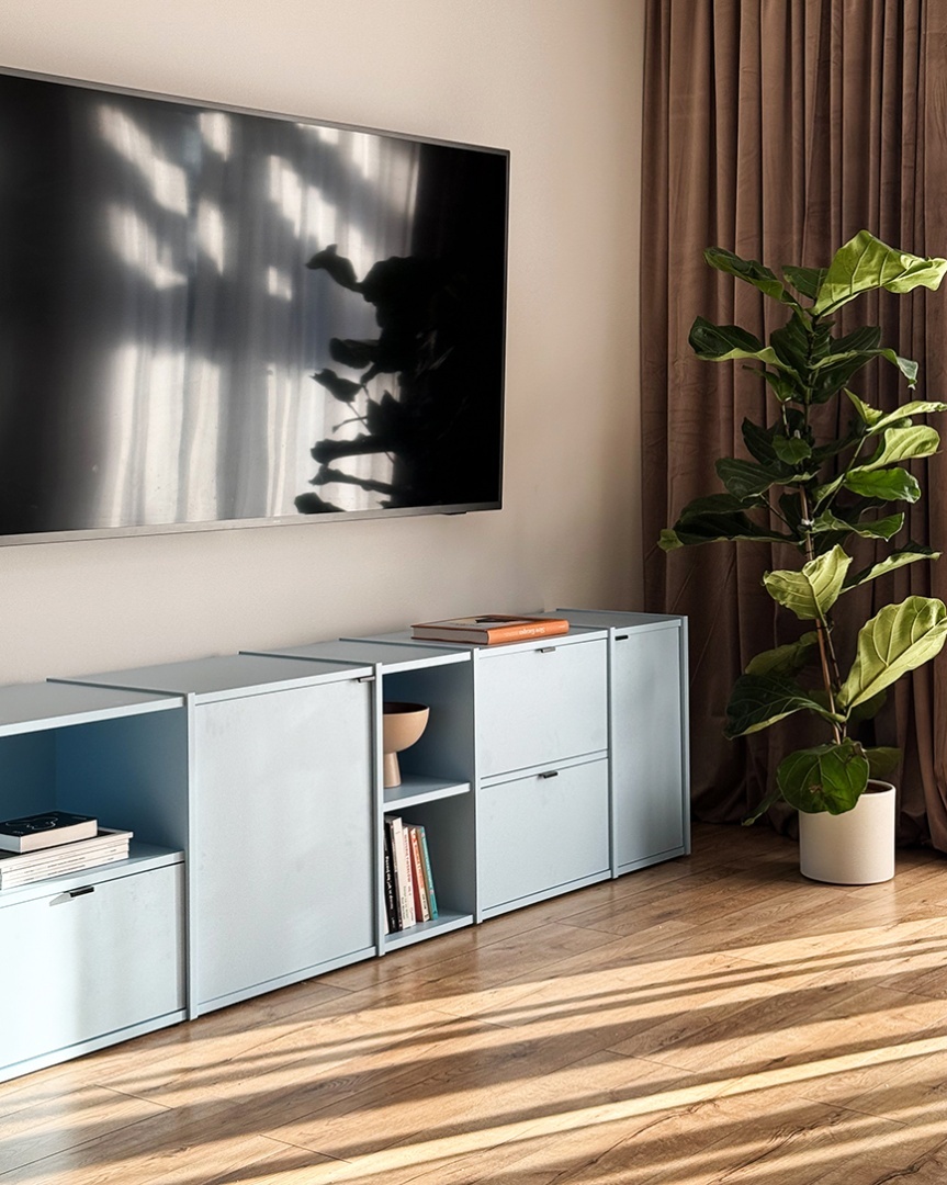 Komoda dwupoziomowa VOEK (2.5) z 5 modułami i przepustami na kable - obrazek 14